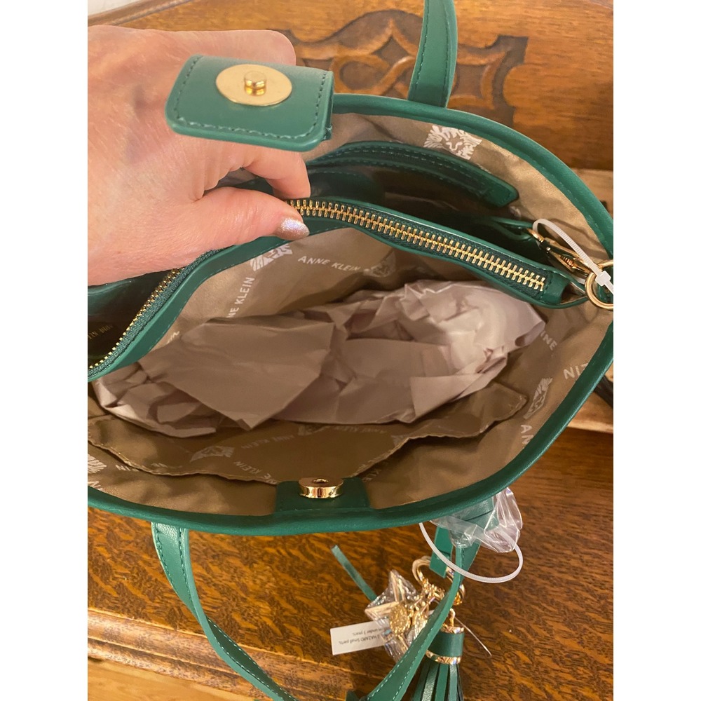 Anne Klein Wynn Green Striped Tote Bag with Pouch and Crossbody Strap NEW - Picture 9 of 13